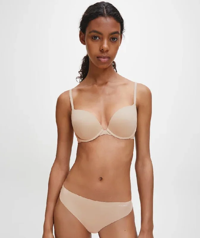calvin-klein-invisibles-thong-light-caramel